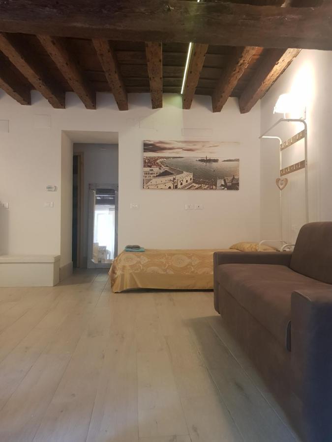 The Secret Garden In The Very Heart Of Apartamento