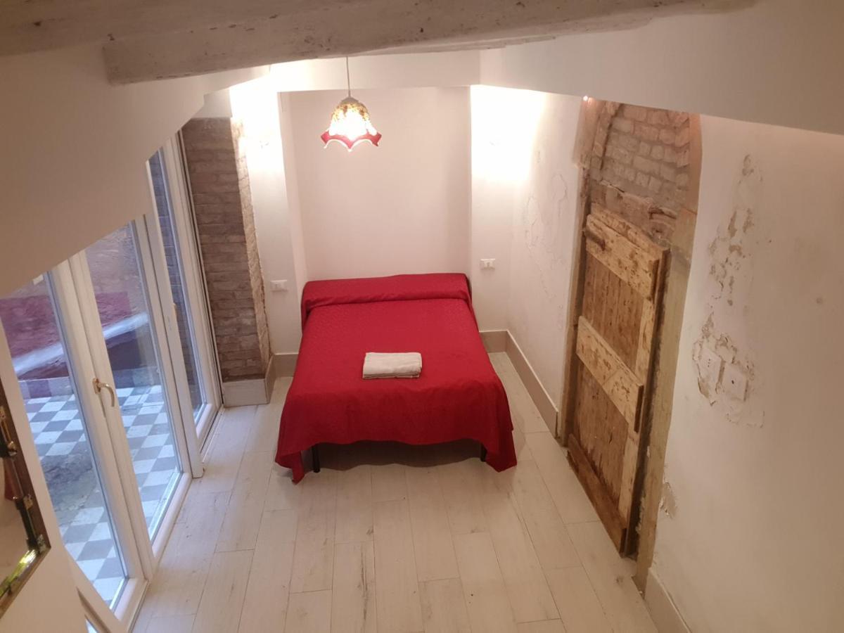 The Secret Garden In The Very Heart Of Apartamento *